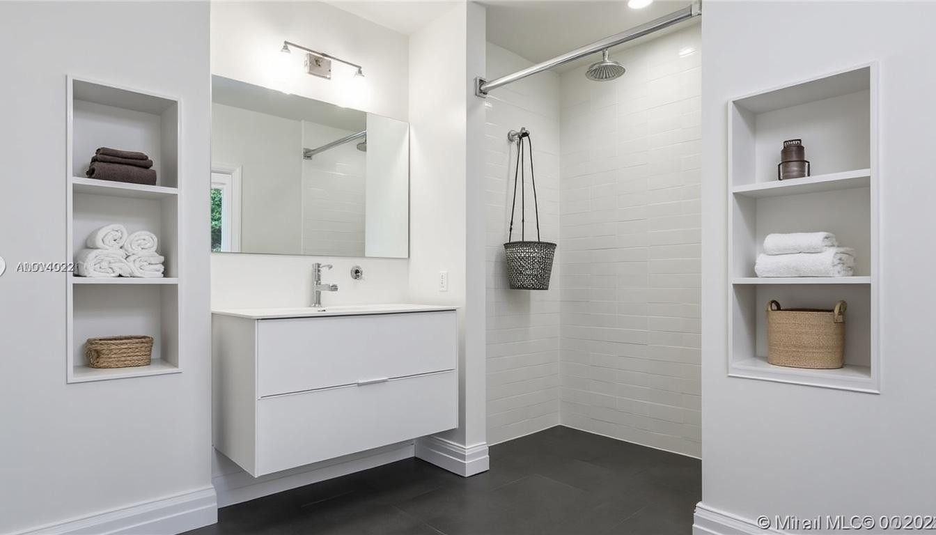 découvrez des astuces pratiques pour organiser efficacement le rangement des serviettes dans votre salle de bain et gagner en espace et en esthétique.